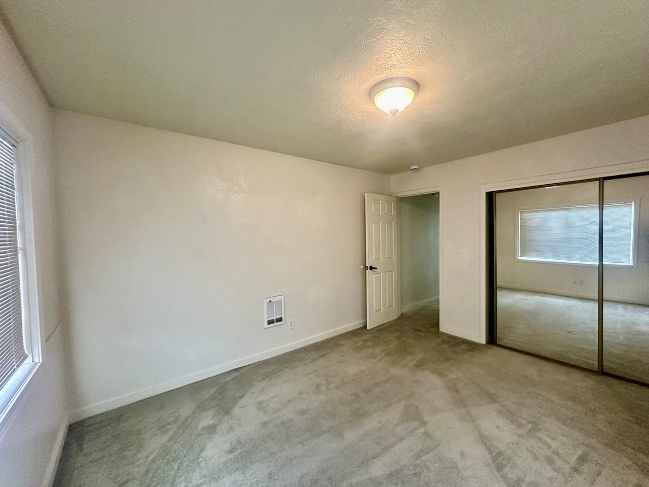 5844 Delaware Ave - Photo 6 of 24