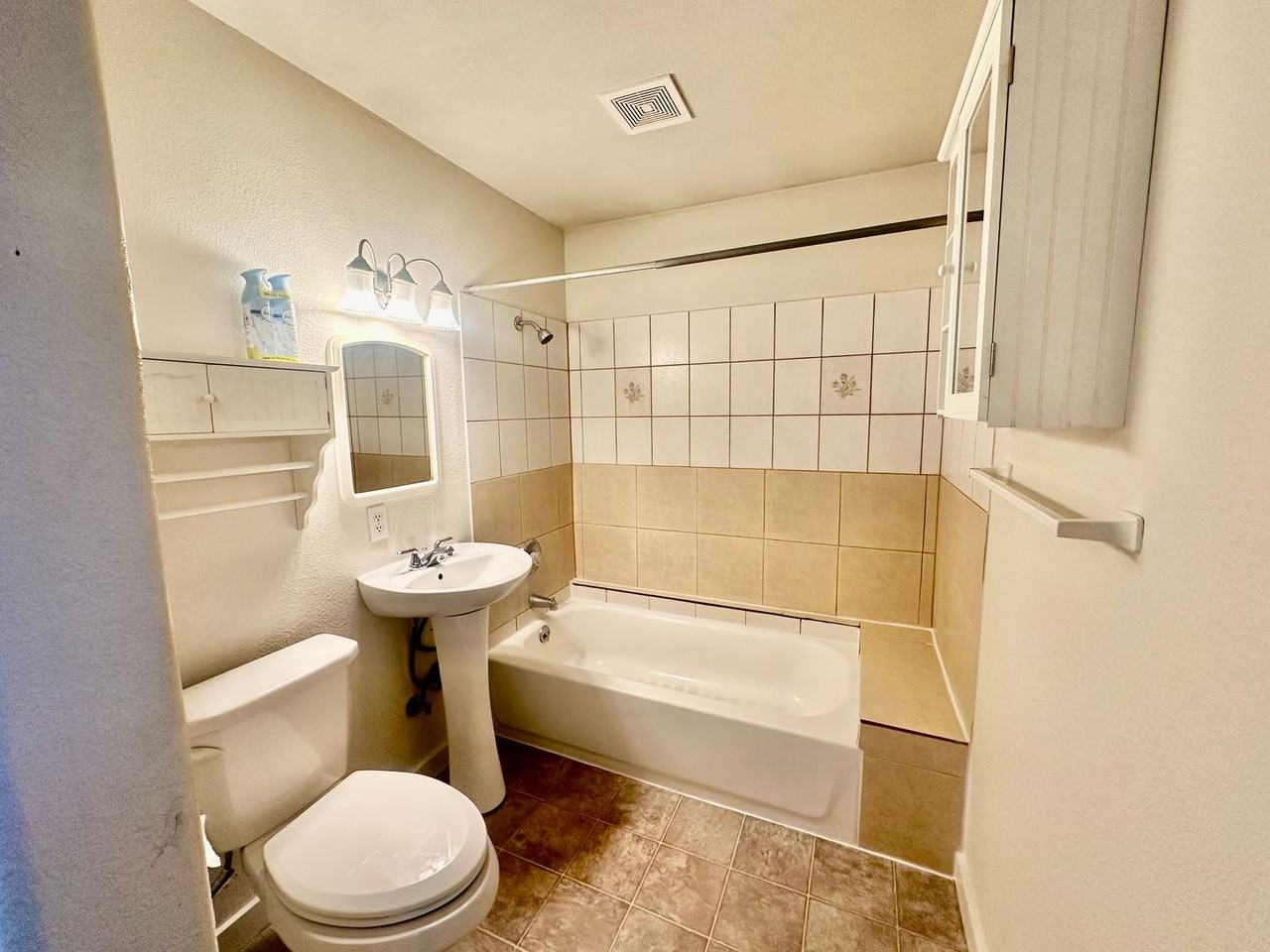 5844 Delaware Ave - Photo 7 of 24