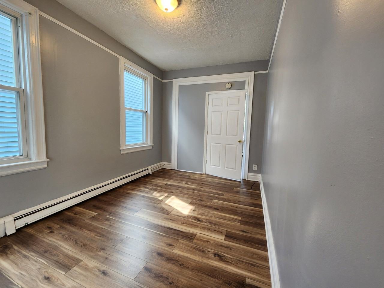 85 Van Nostrand Ave #1 - Photo 4 of 6