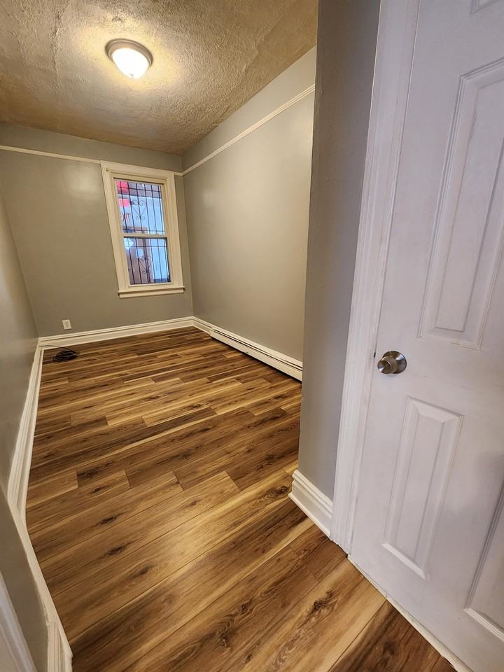 85 Van Nostrand Ave #1 - Photo 6 of 6