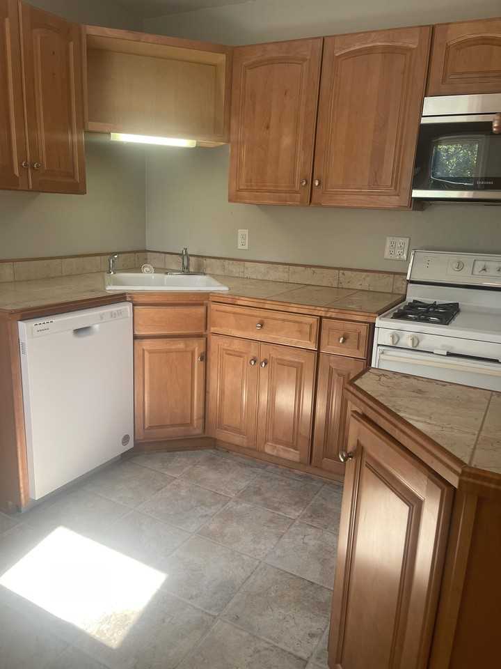 409 S Highland St - Photo 3 of 4