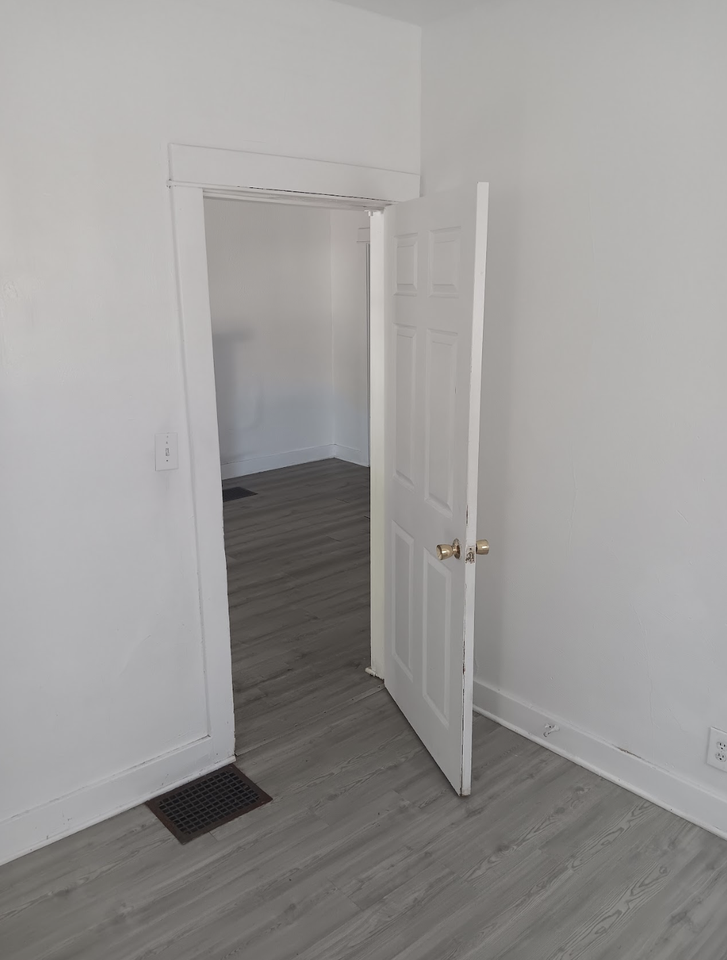 514 Anna St - Photo 2 of 6