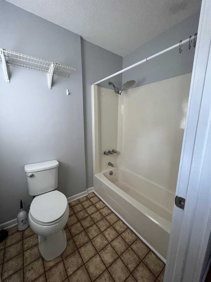 121 Falls Dr #1 - Photo 2 of 10