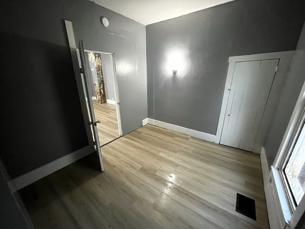 207 E Oak St - Photo 3 of 24