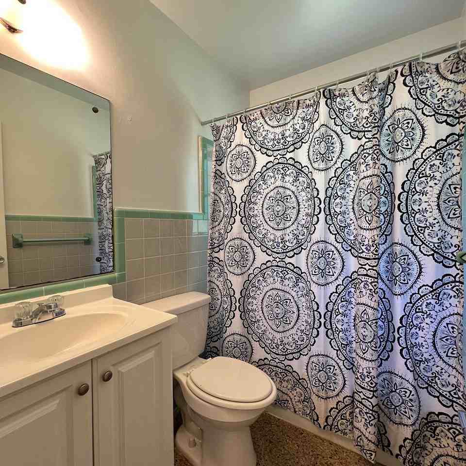 1122 Ne 9th Ave - Photo 4 of 13