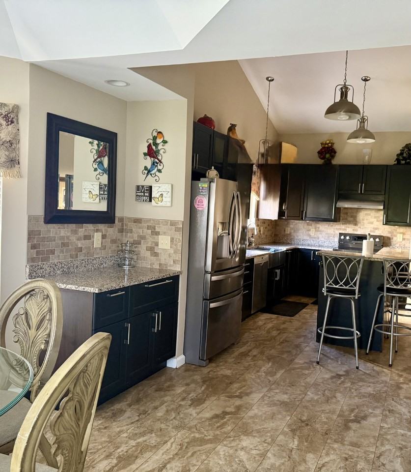 8041 Knights Crossing Dr - Photo 3 of 19