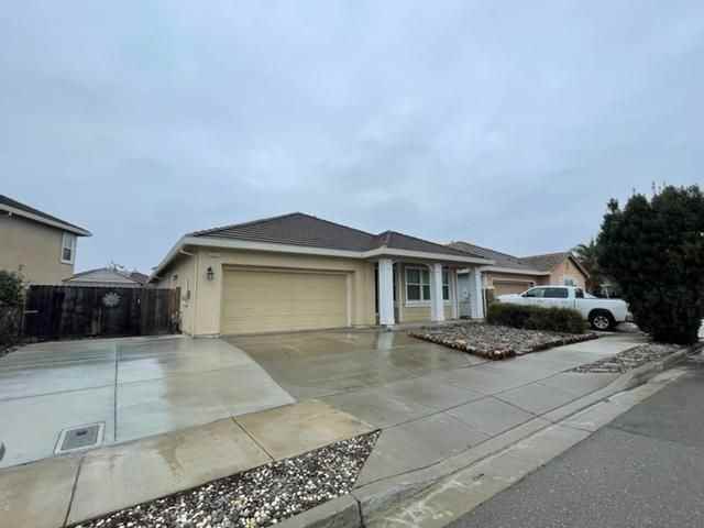 1322 Yosemite Cir - Photo 3 of 25