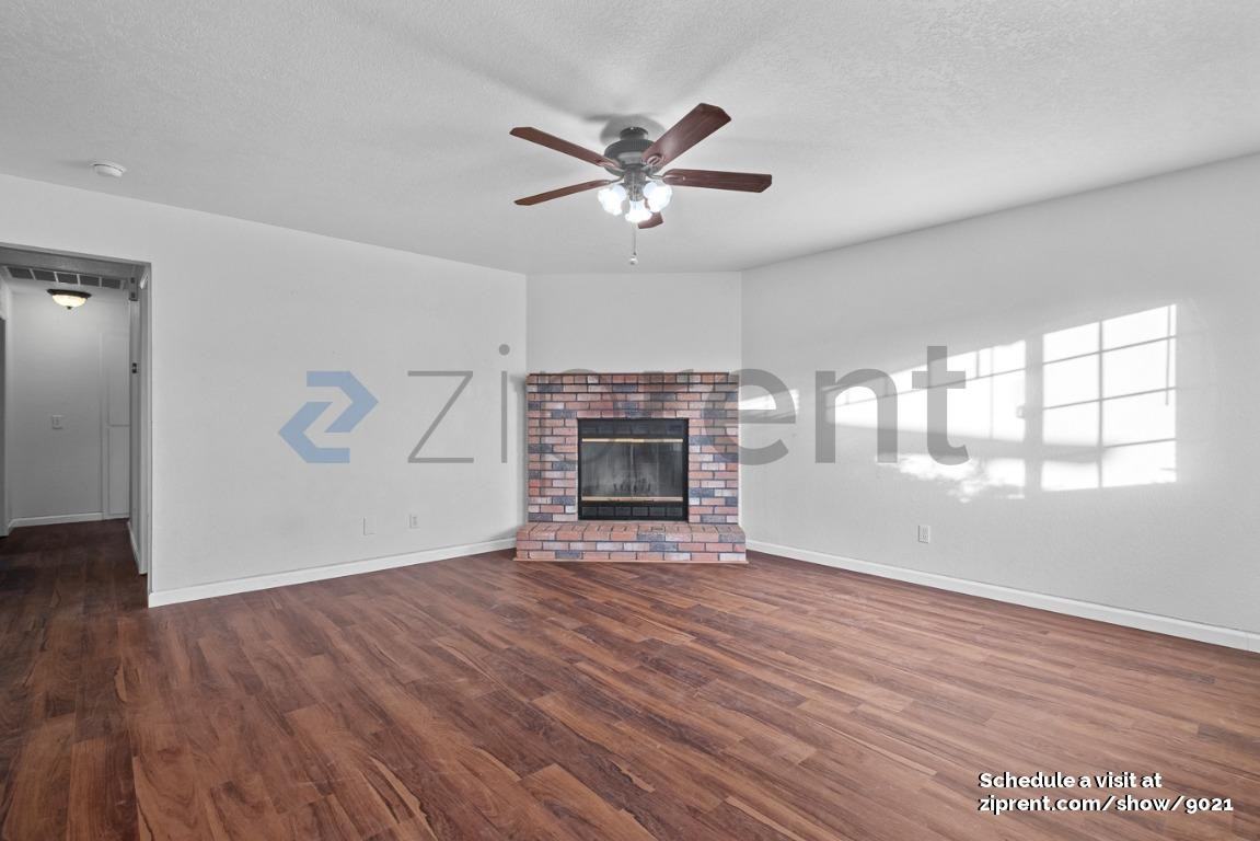 327 Pecan Dr - Photo 4 of 22