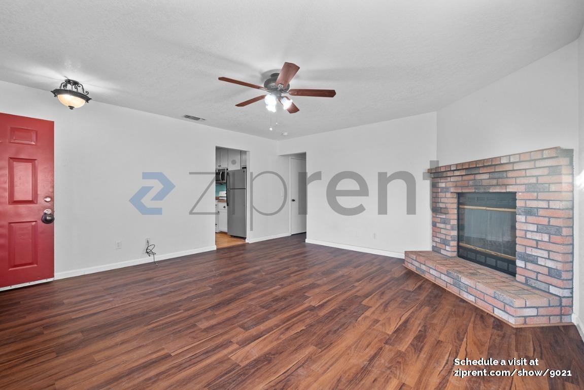 327 Pecan Dr - Photo 5 of 22