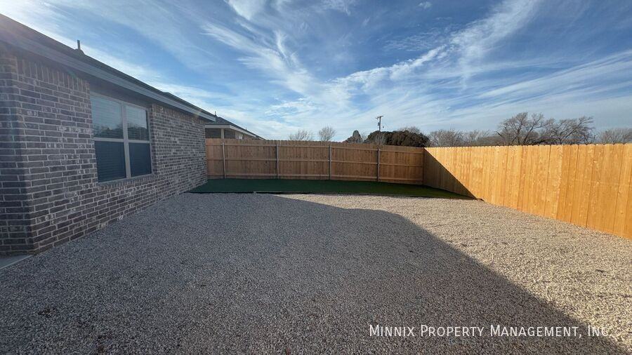 305 E 80th St - Photo 4 of 30