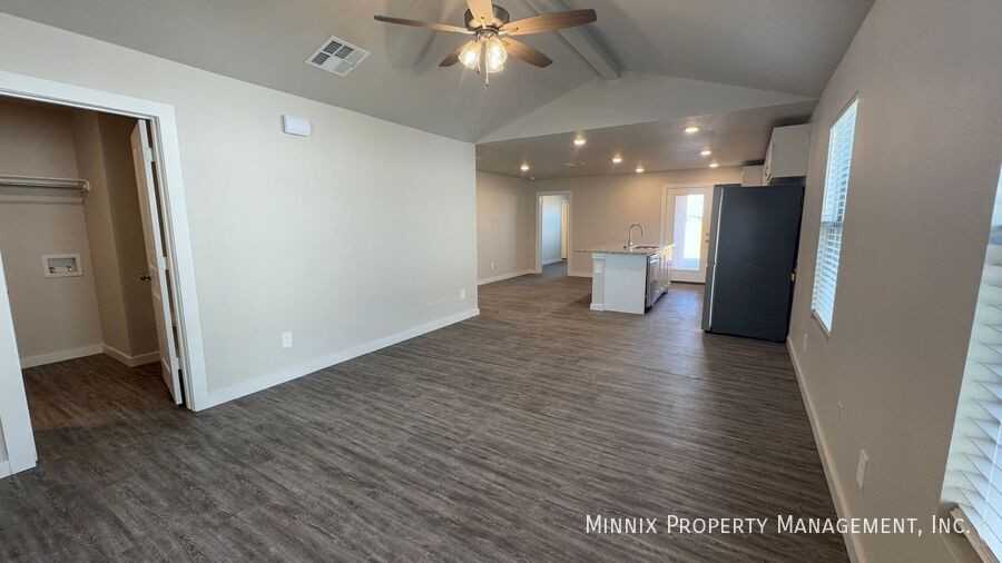 305 E 80th St - Photo 7 of 30