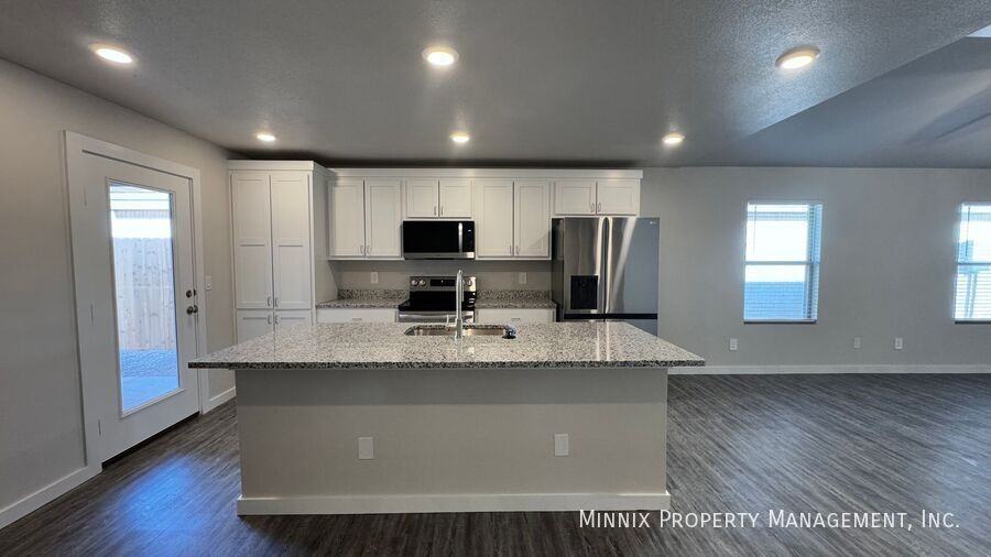 305 E 80th St - Photo 3 of 30