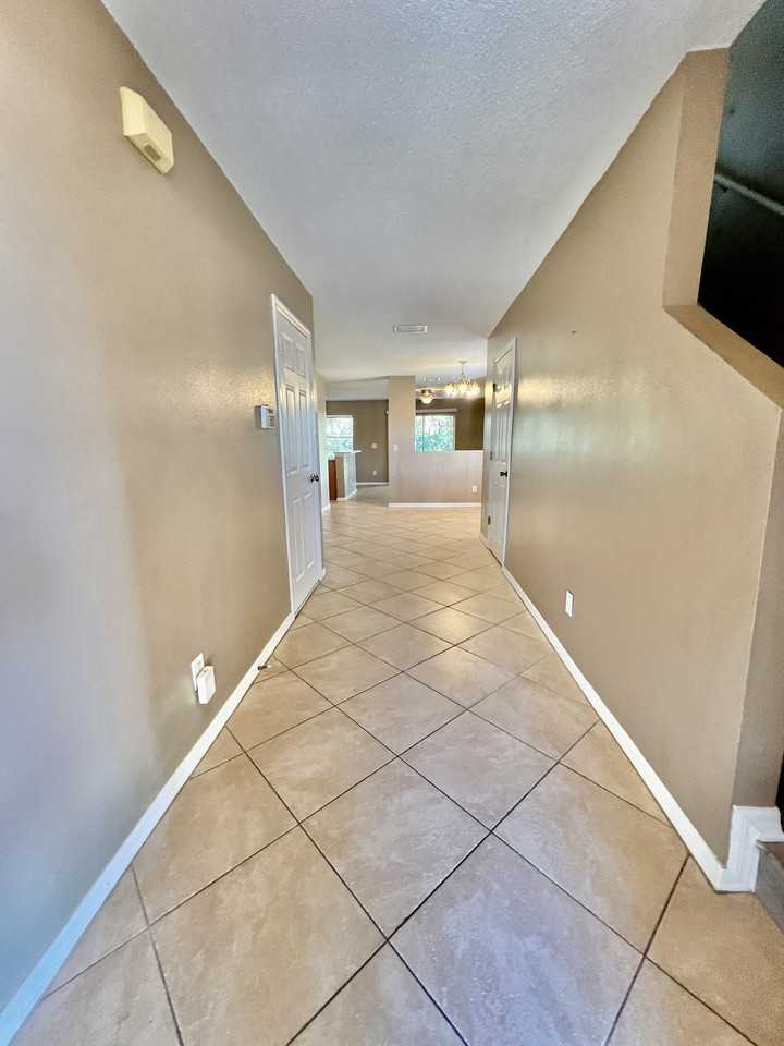 4310 Silver Falls Dr #1 - Photo 2 of 20