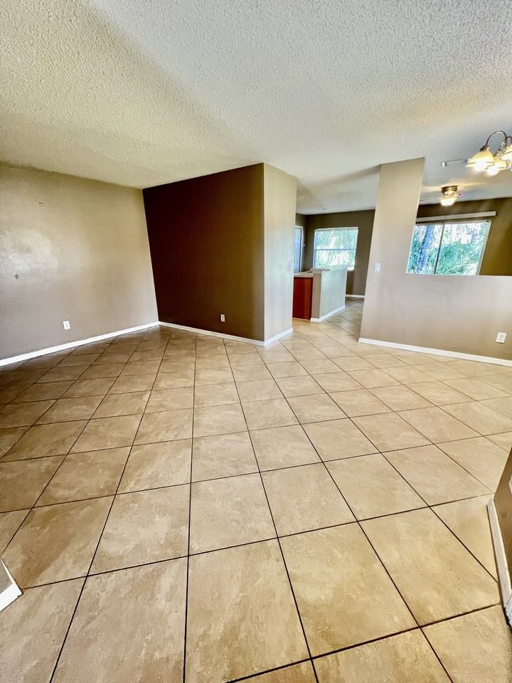 4310 Silver Falls Dr #1 - Photo 3 of 20