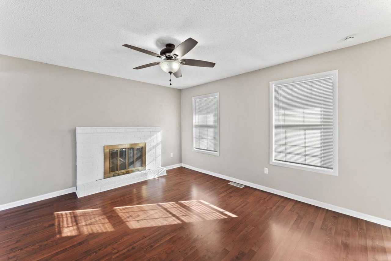 212 Ne 90th Ter - Photo 4 of 38