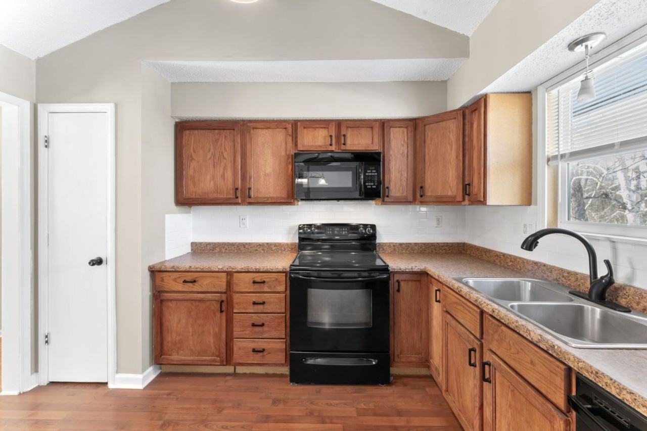 212 Ne 90th Ter - Photo 5 of 38