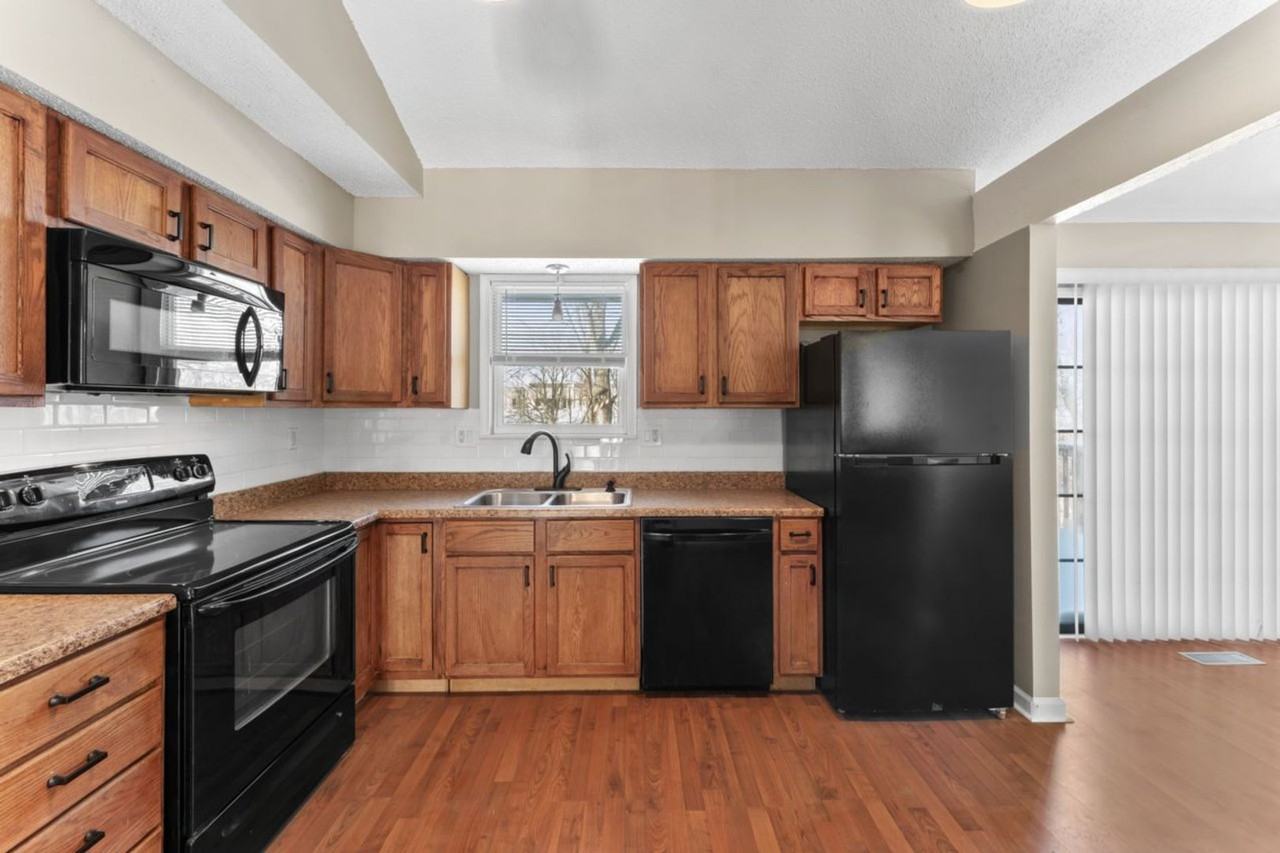 212 Ne 90th Ter - Photo 6 of 38