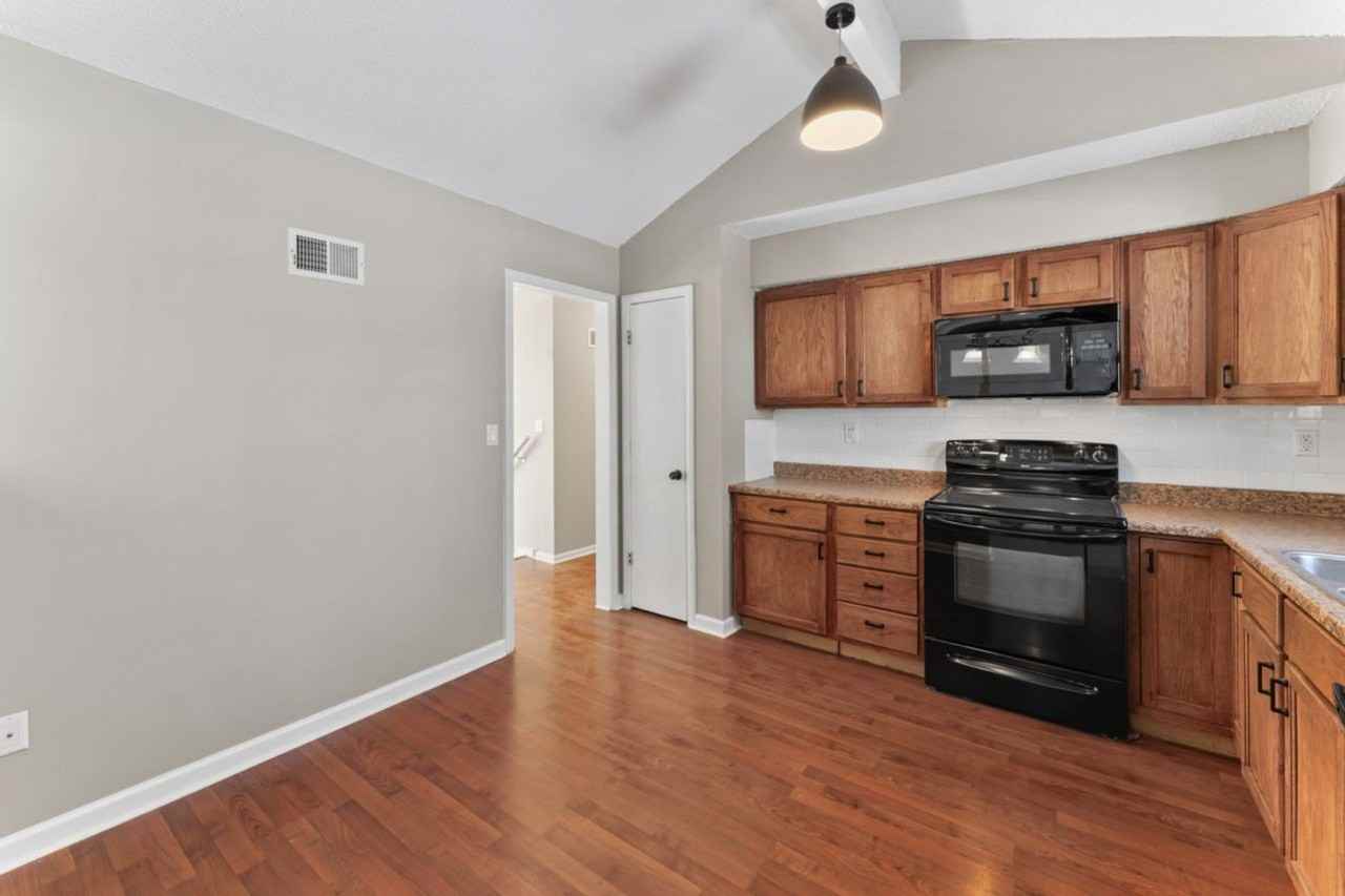 212 Ne 90th Ter - Photo 7 of 38