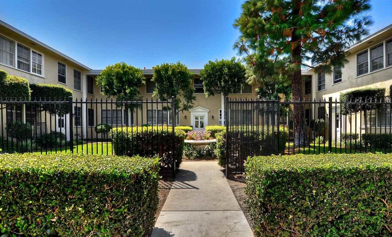 Le Park Apartments - Photo 2 of 28