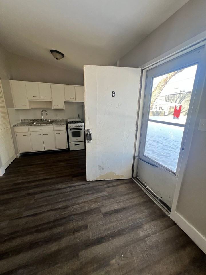 MAPLE RIDGE - Photo 5 of 17