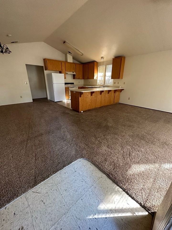 1020 West 4th Street #B - Photo 3 of 26