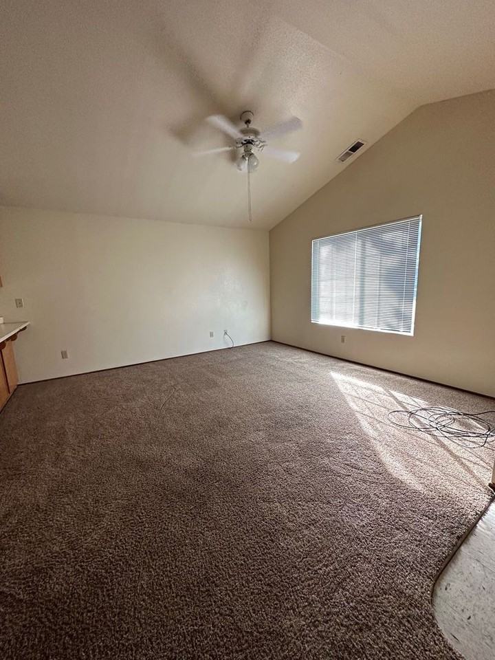 1020 West 4th Street #B - Photo 4 of 26