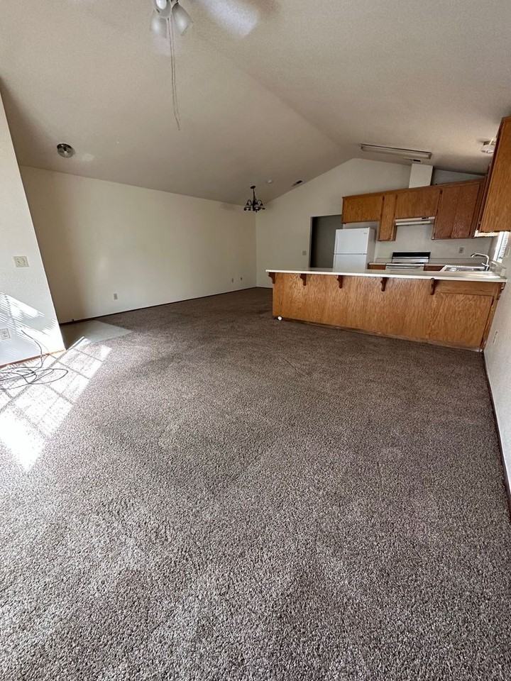 1020 West 4th Street #B - Photo 5 of 26