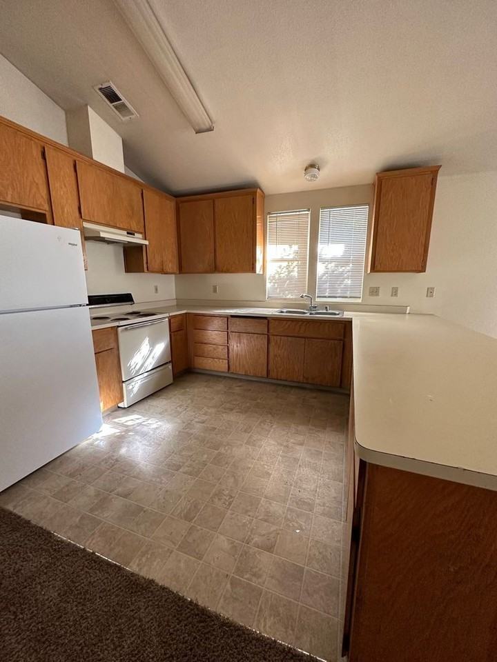 1020 West 4th Street #B - Photo 7 of 26