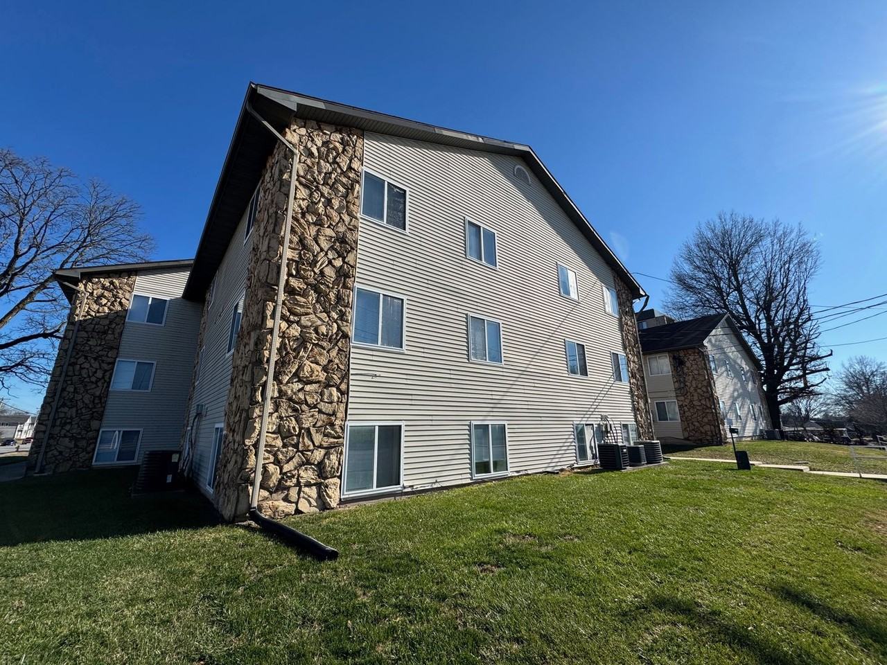 Cherry Plaza - Photo 2 of 14