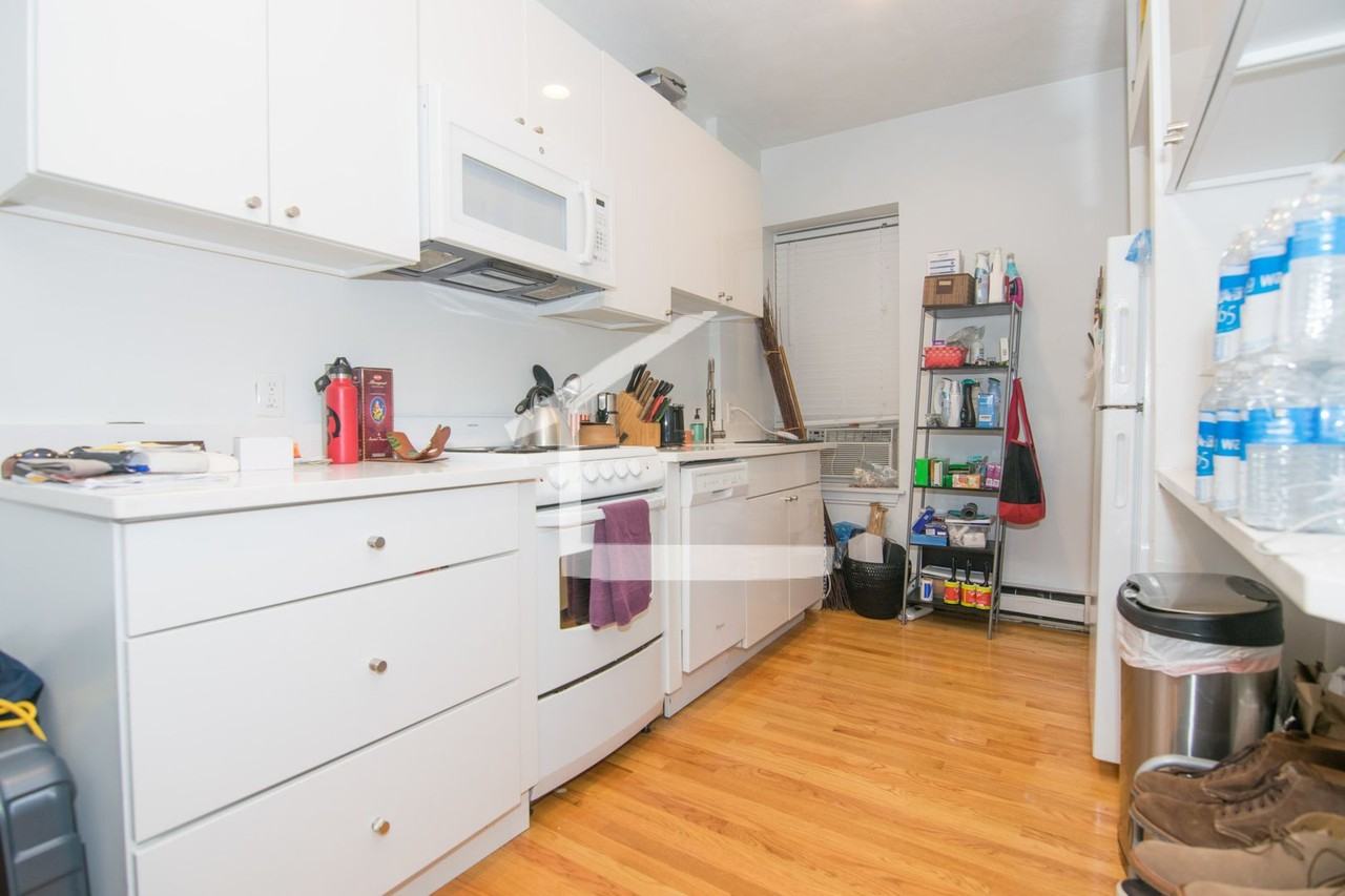 53 Westland Ave - Photo 3 of 5