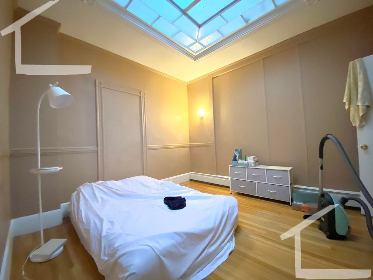 22 Bay State Rd - Photo 4 of 8