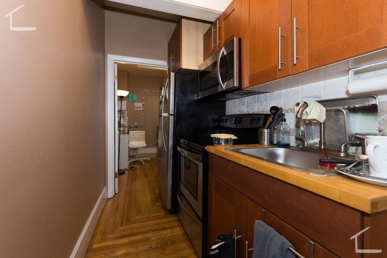 22 Bay State Rd - Photo 5 of 8