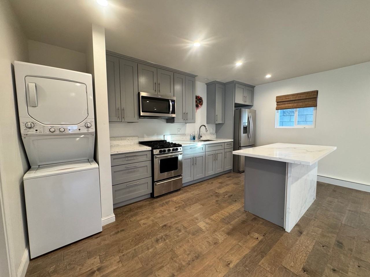 7842 Woodlake Ave - Photo 2 of 27