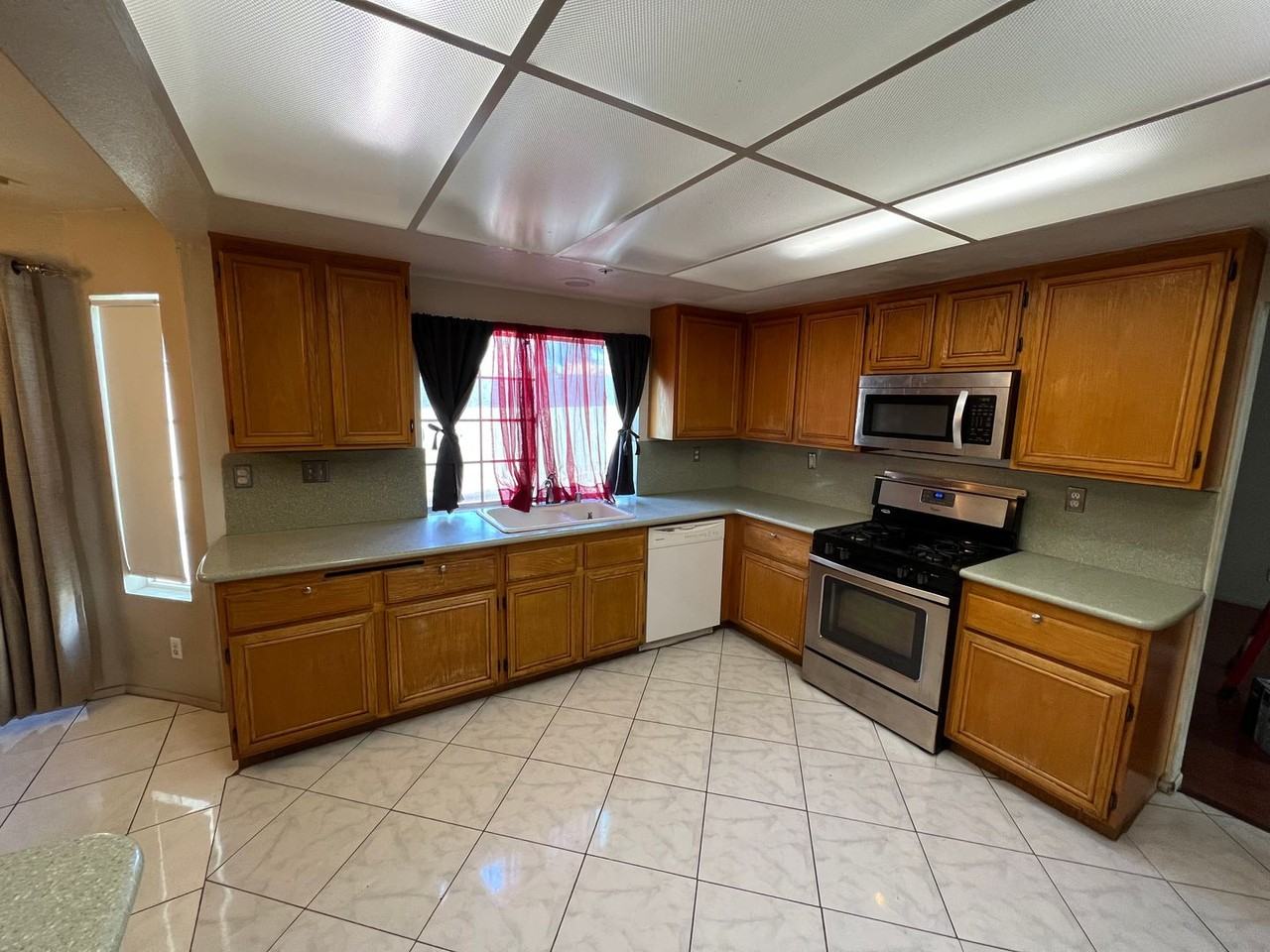 7834 Boxwood Ct - Photo 4 of 30