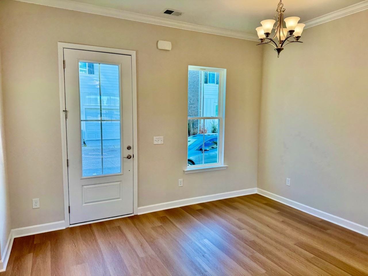 2820 Cook Cir - Photo 2 of 37