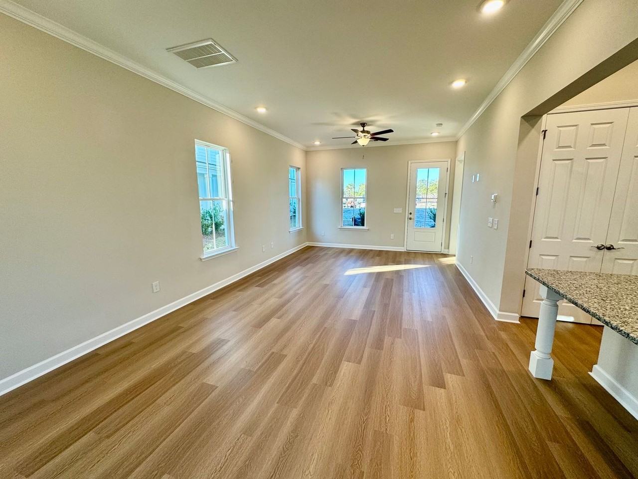 2820 Cook Cir - Photo 3 of 37