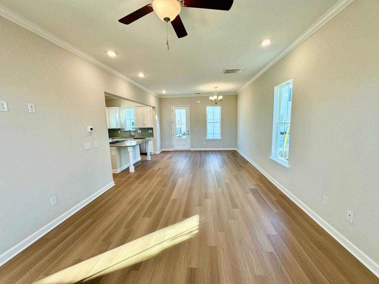 2820 Cook Cir - Photo 6 of 37