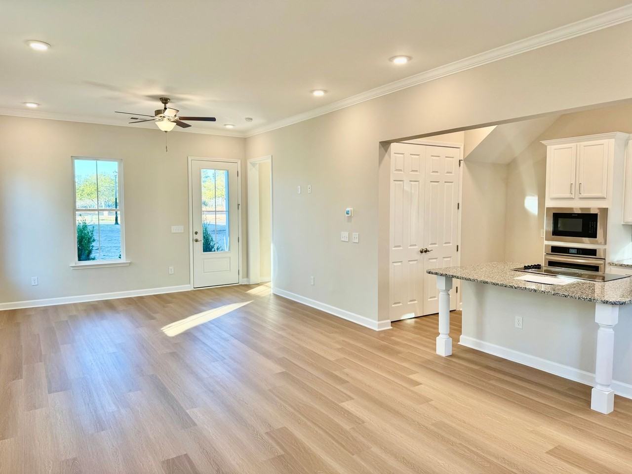 2820 Cook Cir - Photo 7 of 37