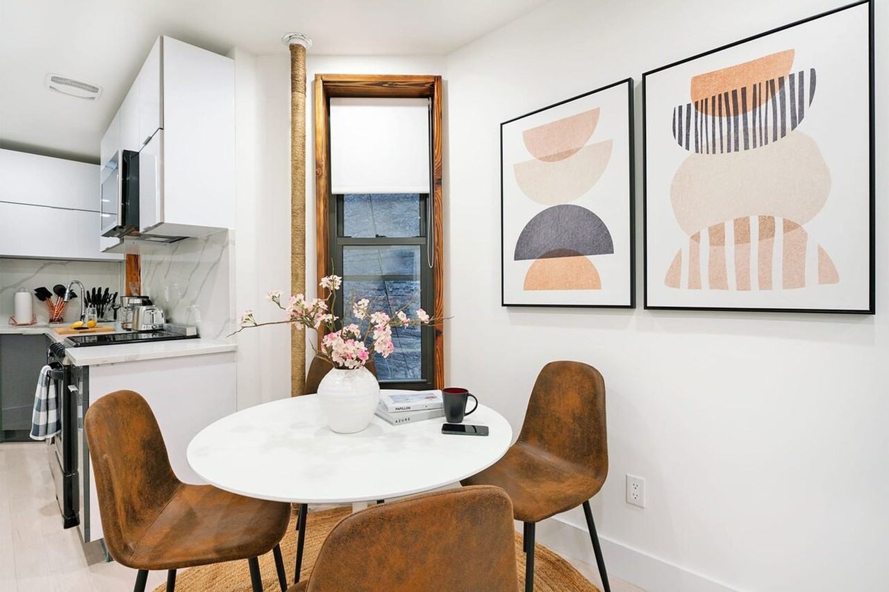 515 W 48th St #1021966P - Photo 3 of 19