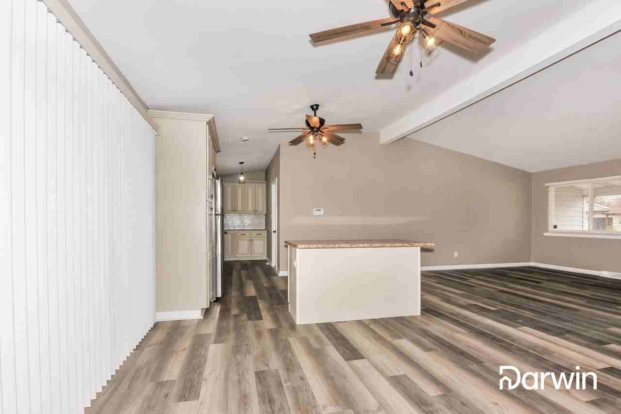 906 Holiday Ave - Photo 3 of 15