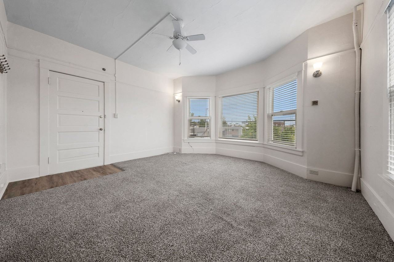 207 Chester Avenue - Photo 2 of 12