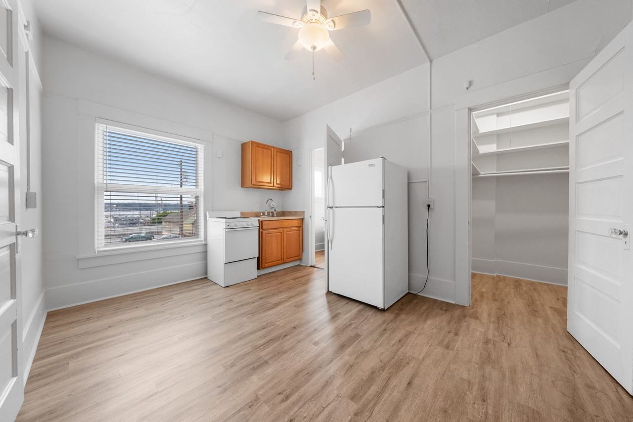 207 Chester Avenue - Photo 3 of 12