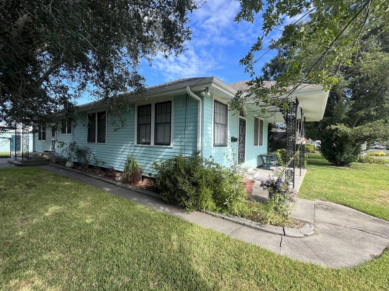 601 Daniel Street - Photo 2 of 9