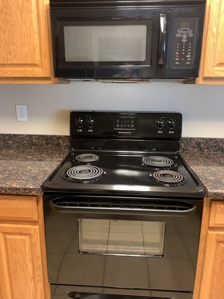 1121 Avenue H - Photo 3 of 11