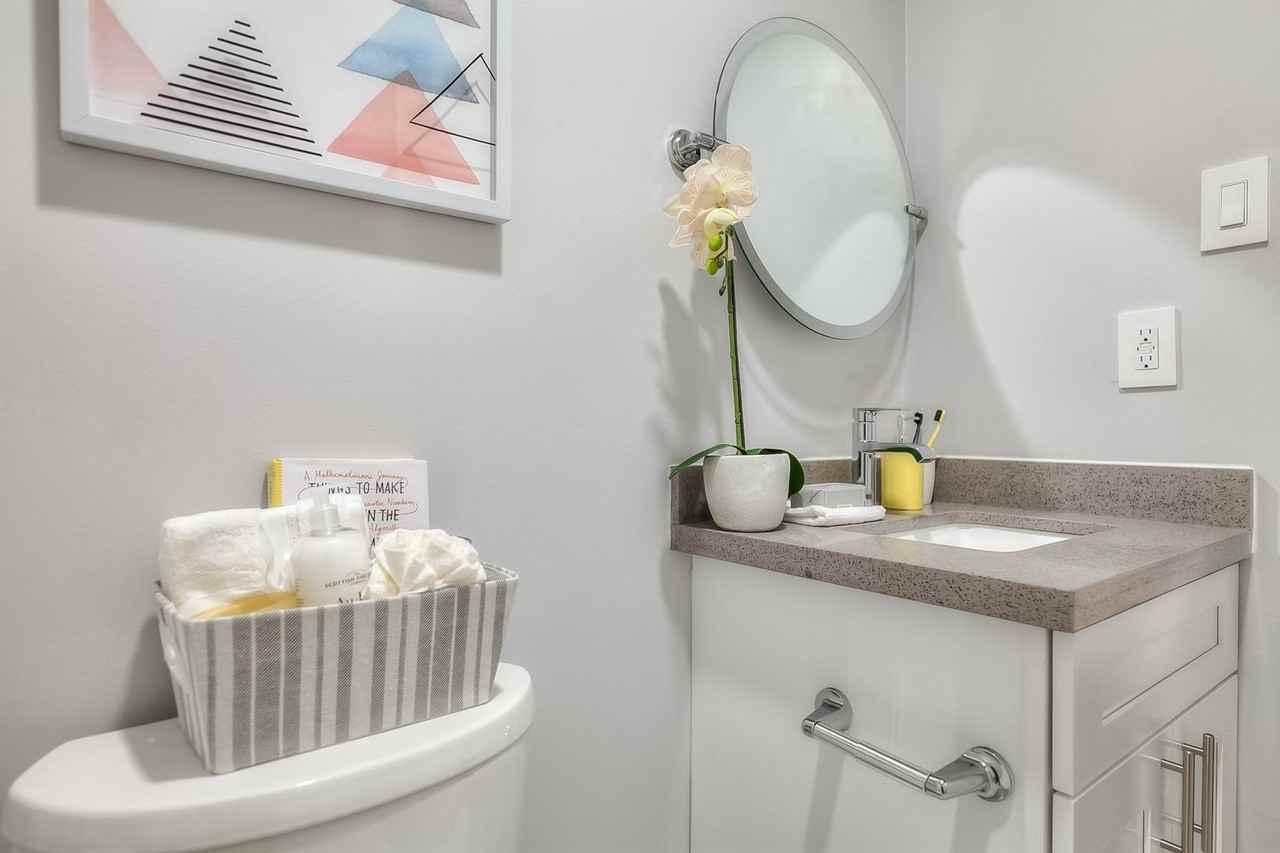 214 Wellesley St E - Photo 5 of 5