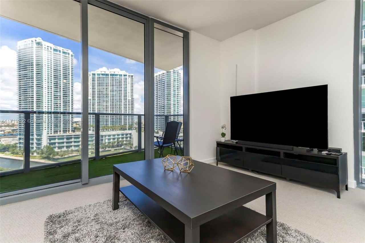 31 Se 6th St #1902 - Photo 3 of 30