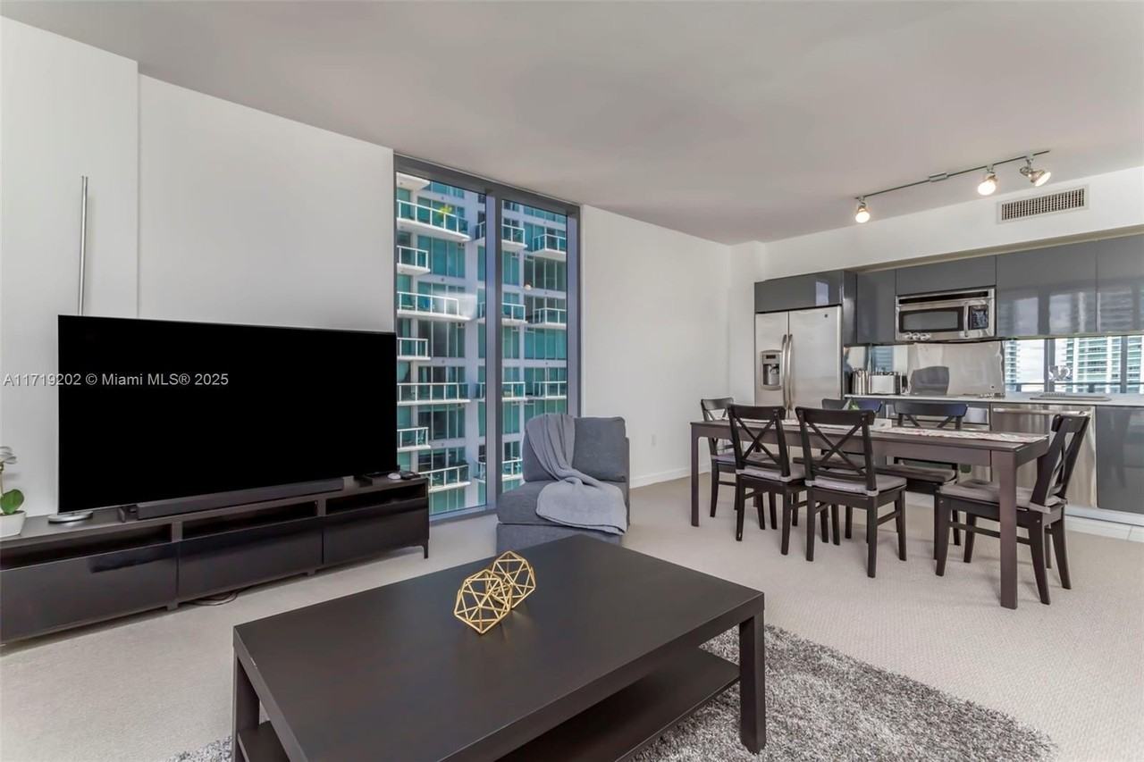 31 Se 6th St #1902 - Photo 4 of 30