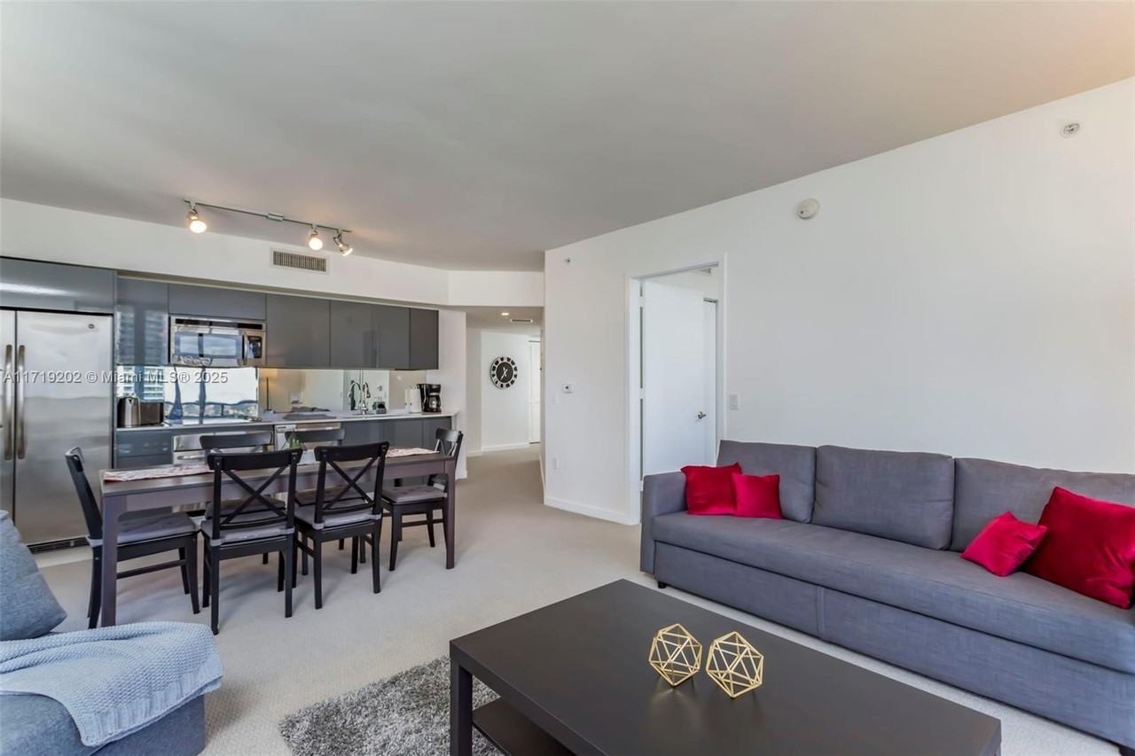 31 Se 6th St #1902 - Photo 5 of 30