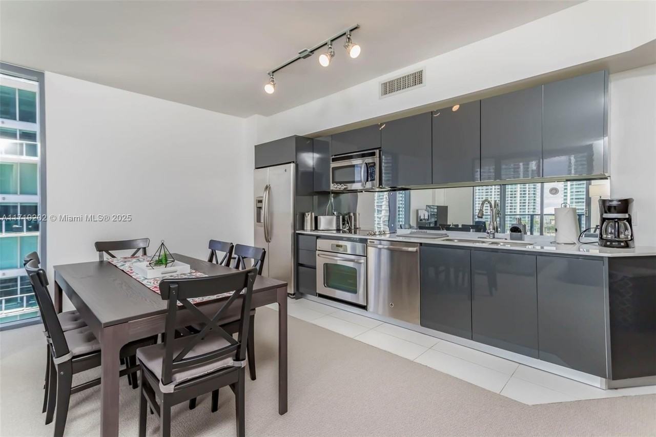 31 Se 6th St #1902 - Photo 7 of 30