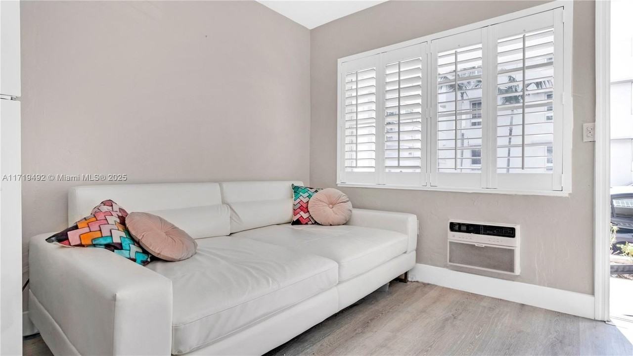 4201 Indian Creek Dr #4 - Photo 2 of 15